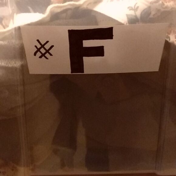 Daytrip | V Neck Floral Blouse Small - Picture 7 of 7